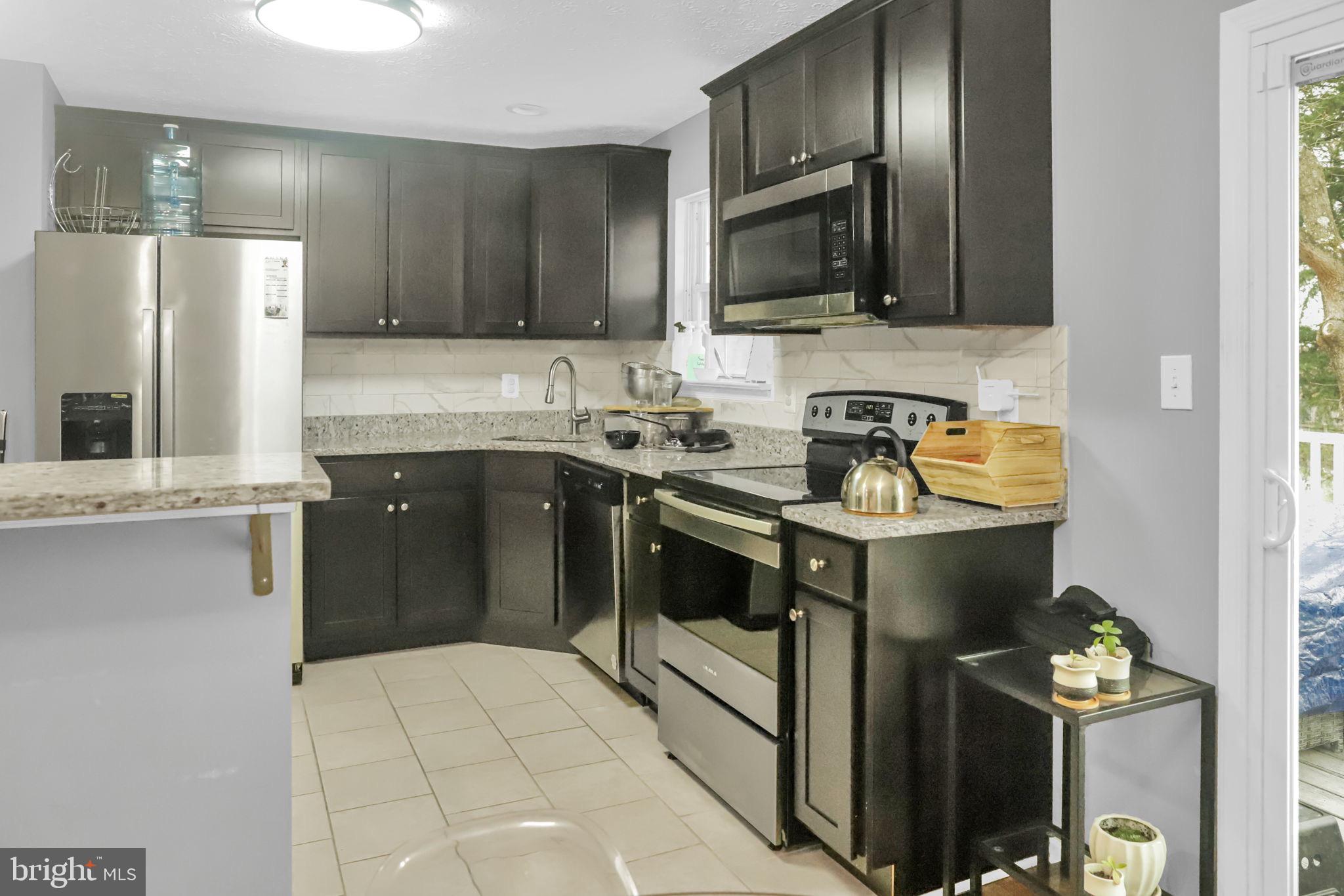 7711 Harmans Road Hanover, MD 21076 - Photo 3 of 19