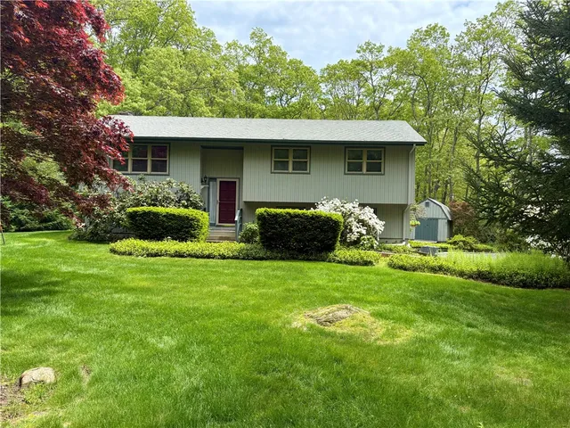 $650,000 | 11 Wendy Lane, South Kingstown, RI 02879