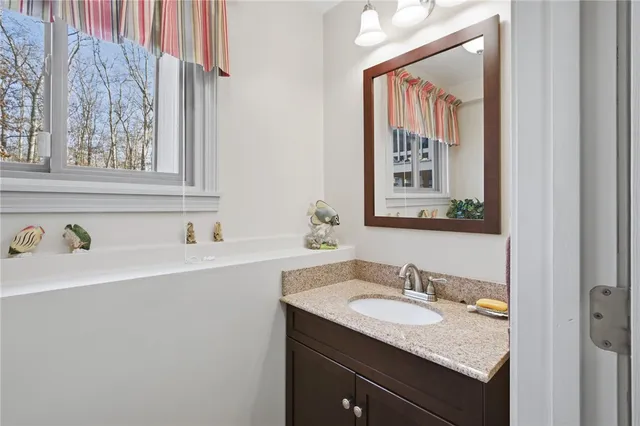 $650,000 | 11 Wendy Lane, South Kingstown, RI 02879