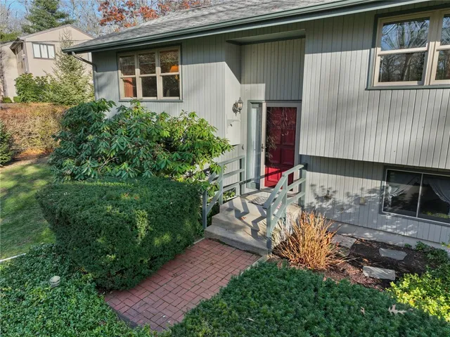 $650,000 | 11 Wendy Lane, South Kingstown, RI 02879