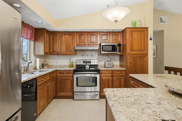 $630,000 | 11 Wendy Lane, South Kingstown, RI 02879