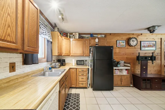 $189,900 | 925 South High Bridge Road, Wellston, MI 49689