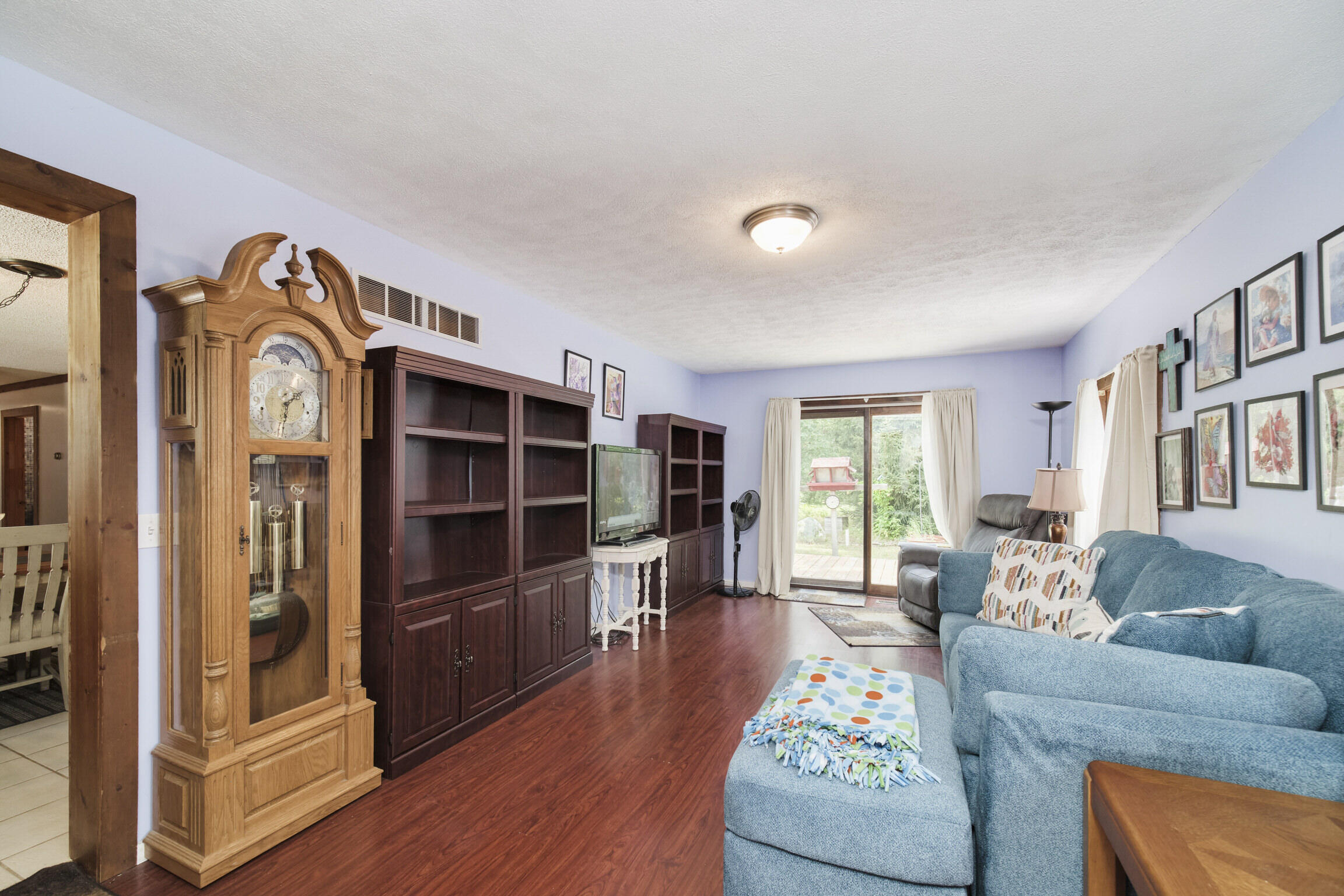 925 South High Bridge Road Wellston, MI 49689 - Photo 17 of 55 22 X 11 Living room