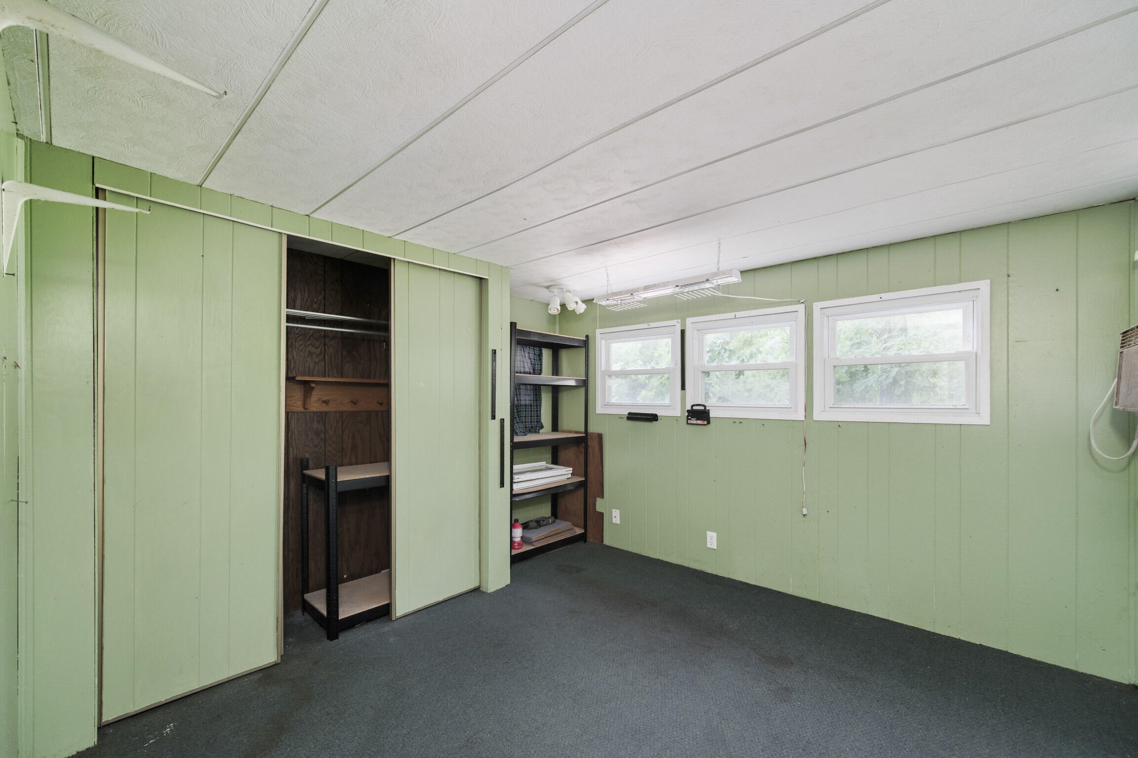 925 South High Bridge Road Wellston, MI 49689 - Photo 40 of 55 Primary bedroom