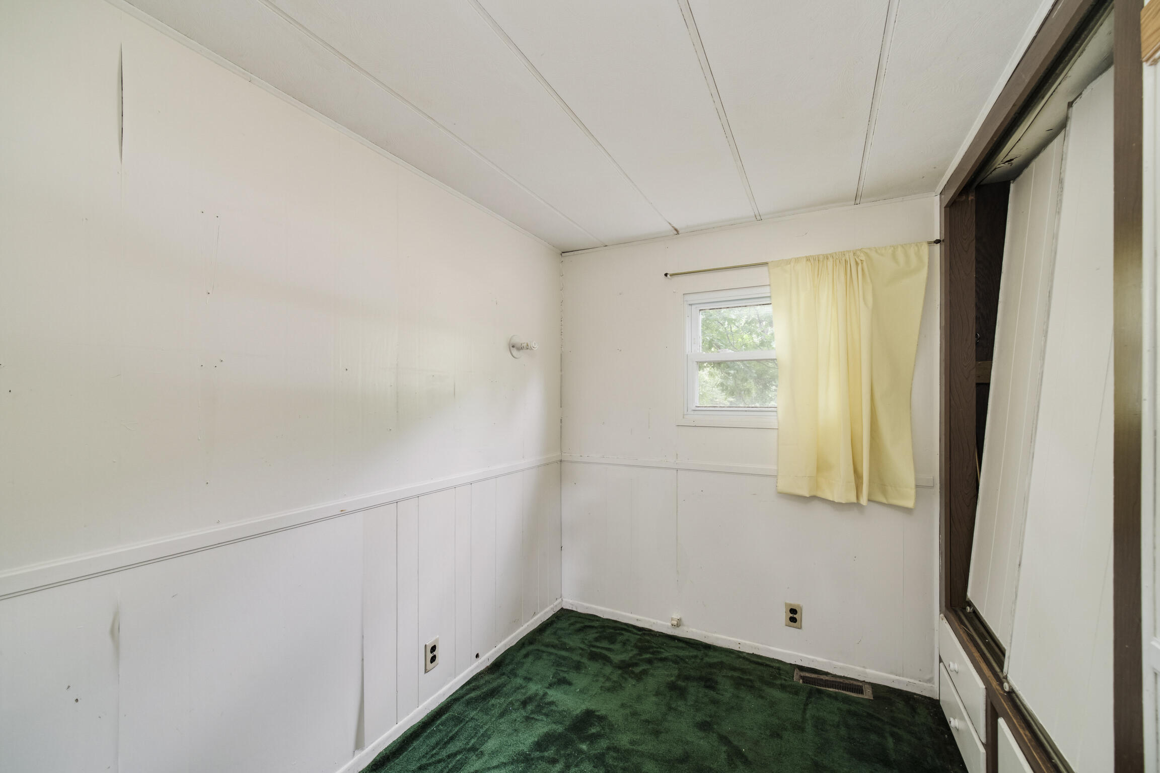 925 South High Bridge Road Wellston, MI 49689 - Photo 44 of 55 3rd bedroom