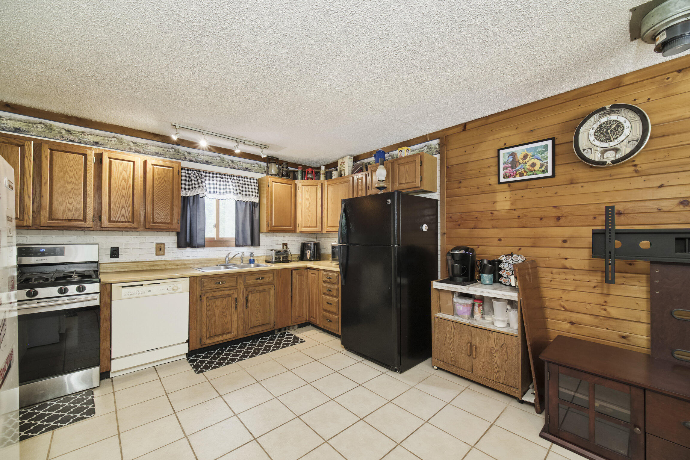 925 South High Bridge Road Wellston, MI 49689 - Photo 10 of 55 Kitchen/dining area