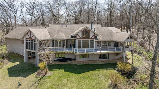 a view of house with a yard