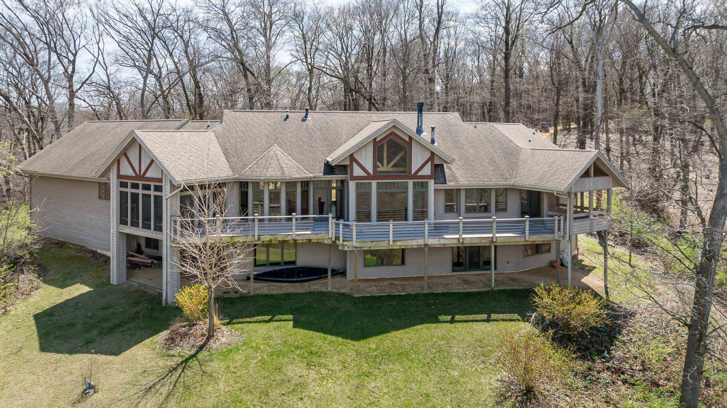 a view of house with a yard