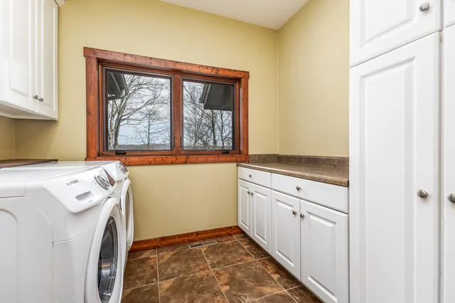 $799,000 | 8616 Fisher Road, Hanover, IL 61041