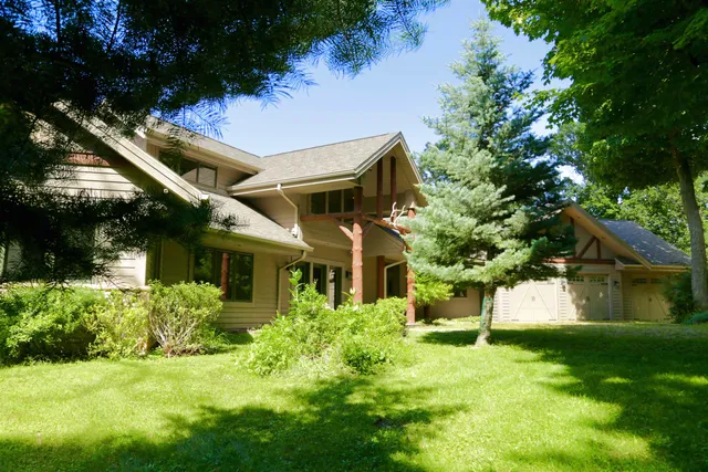 $799,000 | 8616 Fisher Road, Hanover, IL 61041