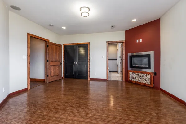 $799,000 | 8616 Fisher Road, Hanover, IL 61041