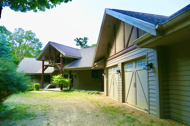 $799,000 | 8616 Fisher Road, Hanover, IL 61041