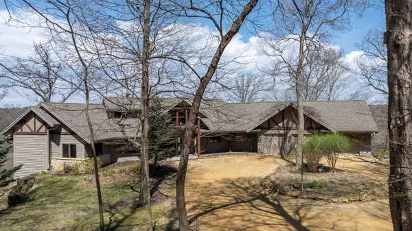 $799,000 | 8616 Fisher Road, Hanover, IL 61041