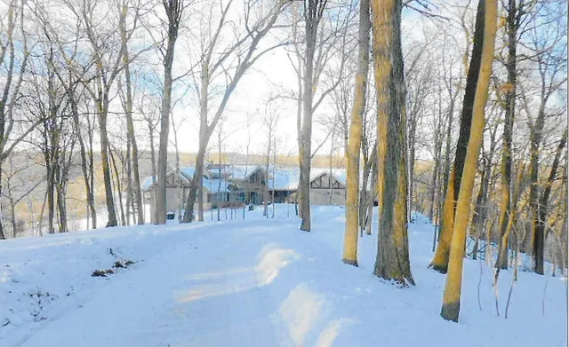 $799,000 | 8616 Fisher Road, Hanover, IL 61041