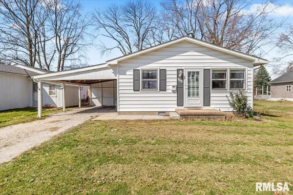 $105,000 | 705 North Locust Street, Litchfield, IL 62056