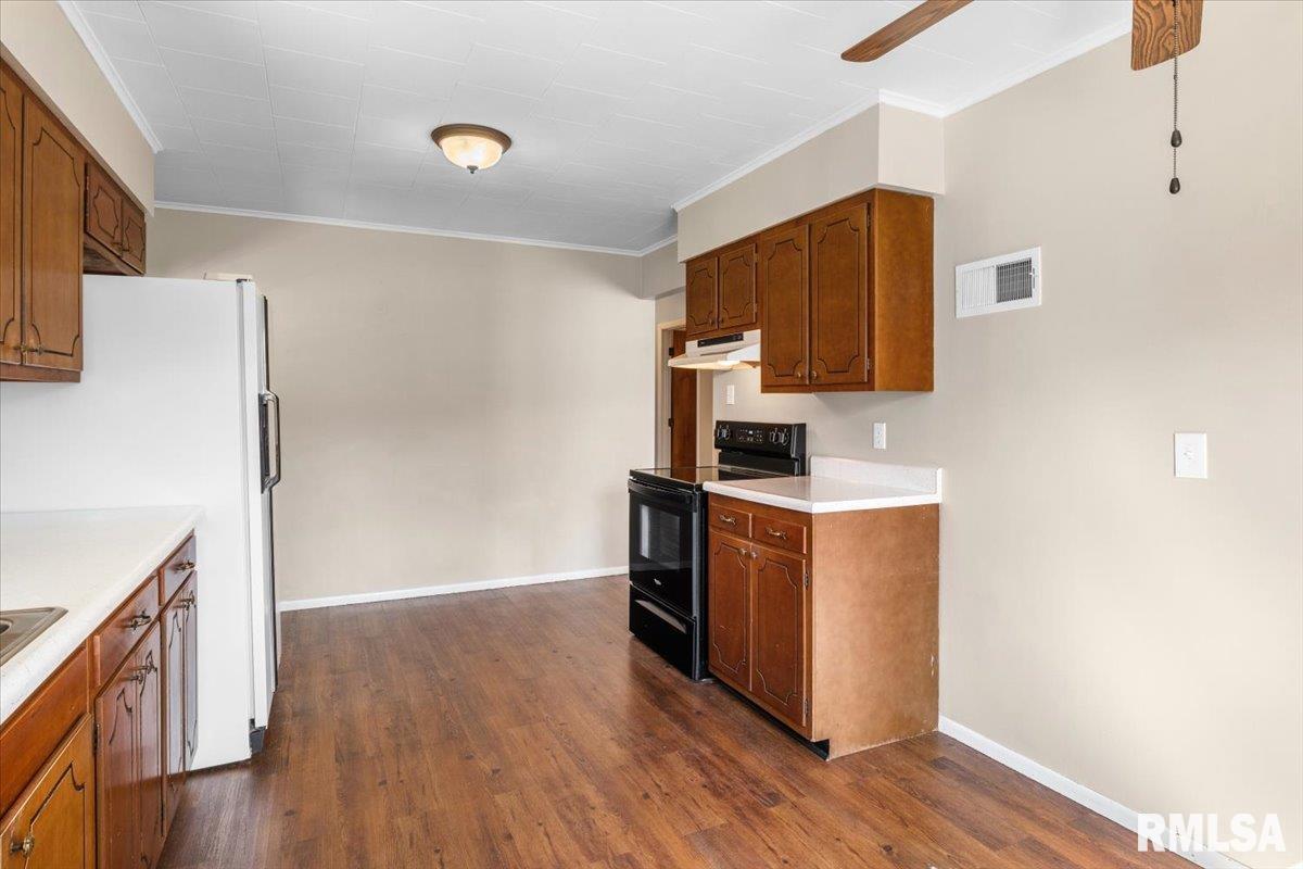 705 North Locust Street Litchfield, IL 62056 - Photo 14 of 32 Gallery Image 14