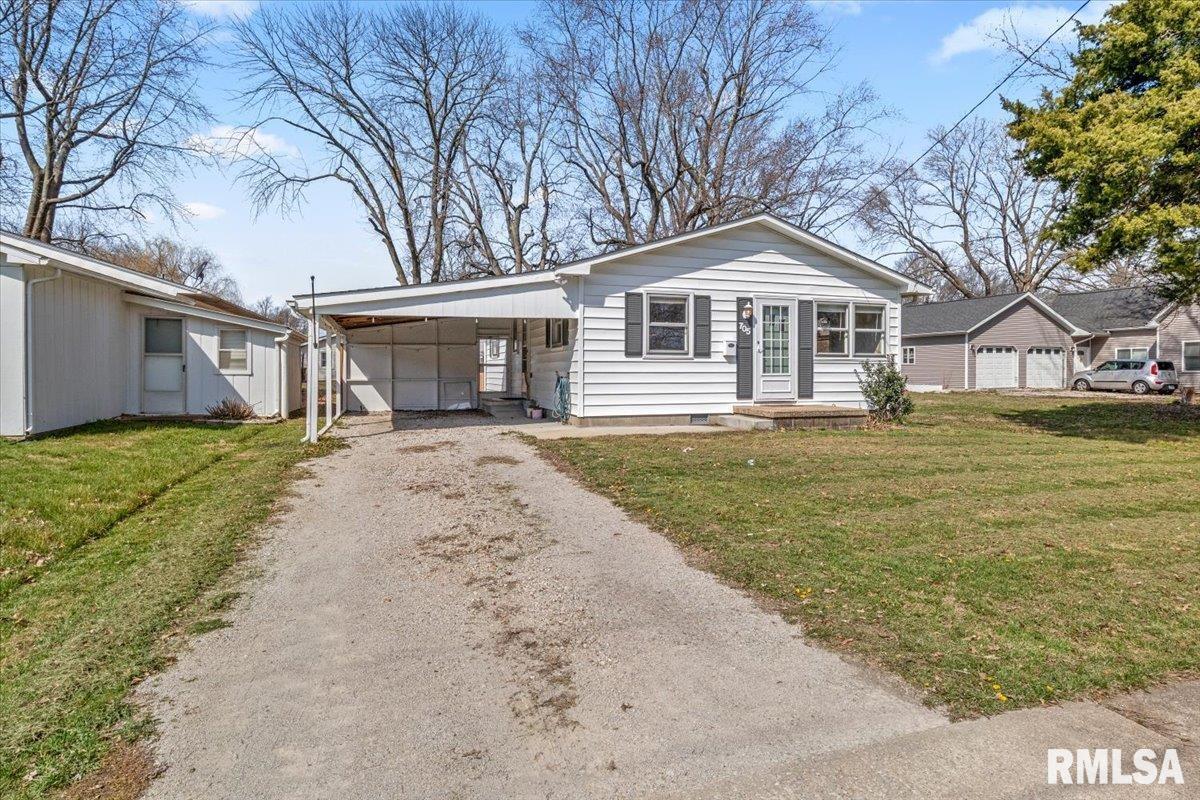 705 North Locust Street Litchfield, IL 62056 - Photo 3 of 32 Gallery Image 3