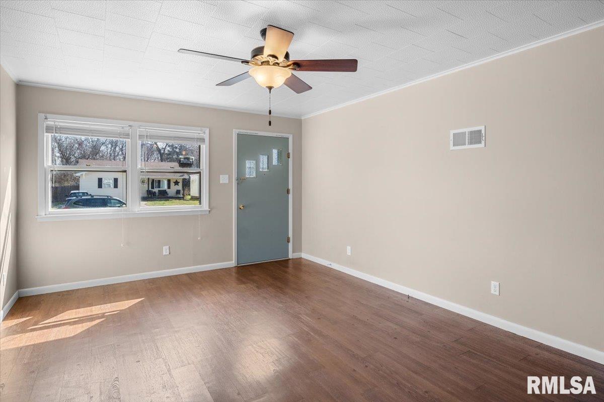 705 North Locust Street Litchfield, IL 62056 - Photo 7 of 32 Gallery Image 7