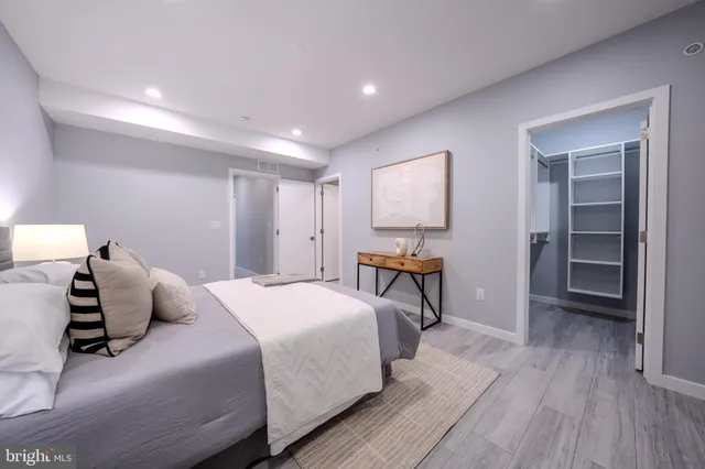 a picture of a bench in an front