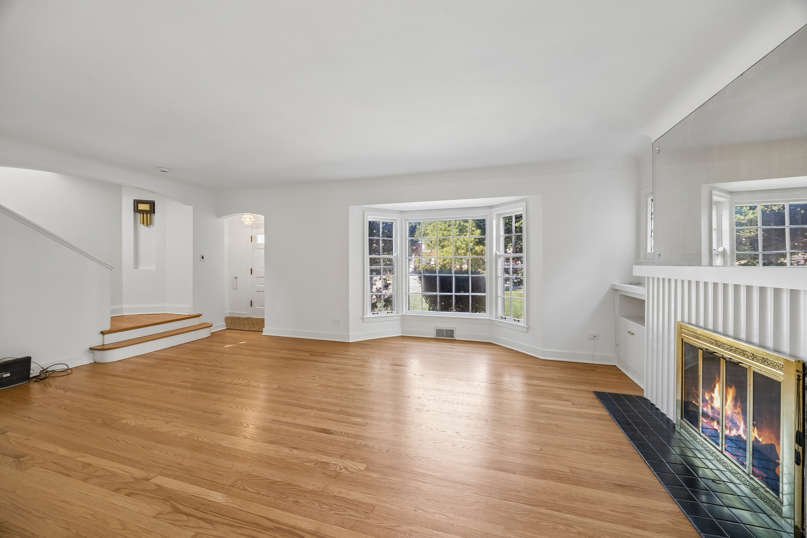 241 Southcote Road Riverside, IL 60546 - Photo 4 of 21 Gallery Image 4