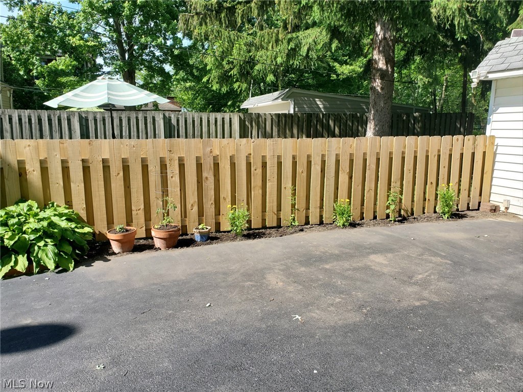 2473 Queenston Road Cleveland, OH 44118 - Photo 3 of 19 Wooden Fence on driveway side of backyard