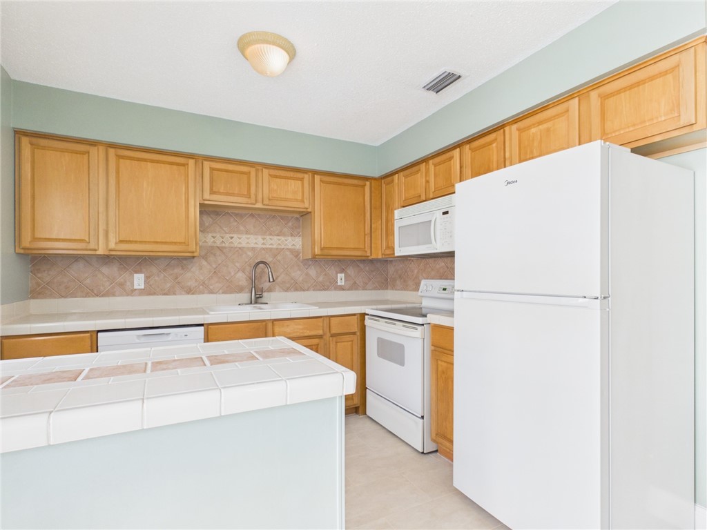 741 Smith Street Sebastian, FL 32958 - Photo 4 of 17