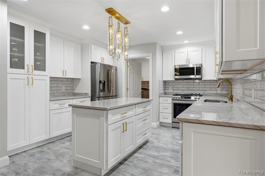 4212 April Lane Sterling Heights, MI 48310 - Photo 13 of 61