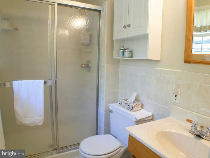 804 Roelofs Road Yardley, PA 19067 - Photo 17 of 25 Bathroom