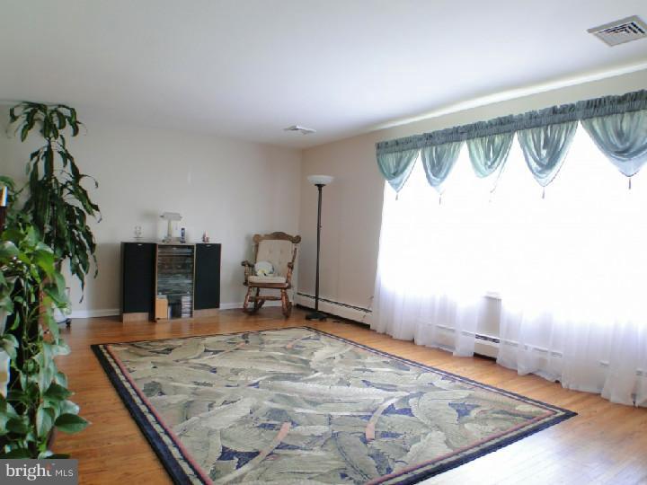 804 Roelofs Road Yardley, PA 19067 - Photo 3 of 25 Living Room