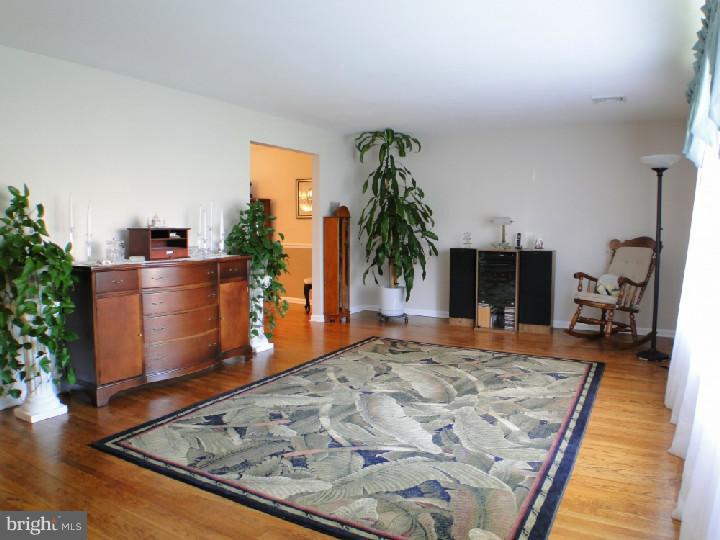 804 Roelofs Road Yardley, PA 19067 - Photo 4 of 25 Living Room