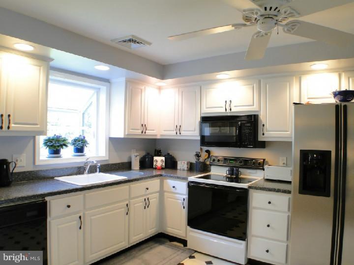 804 Roelofs Road Yardley, PA 19067 - Photo 5 of 25 Kitchen