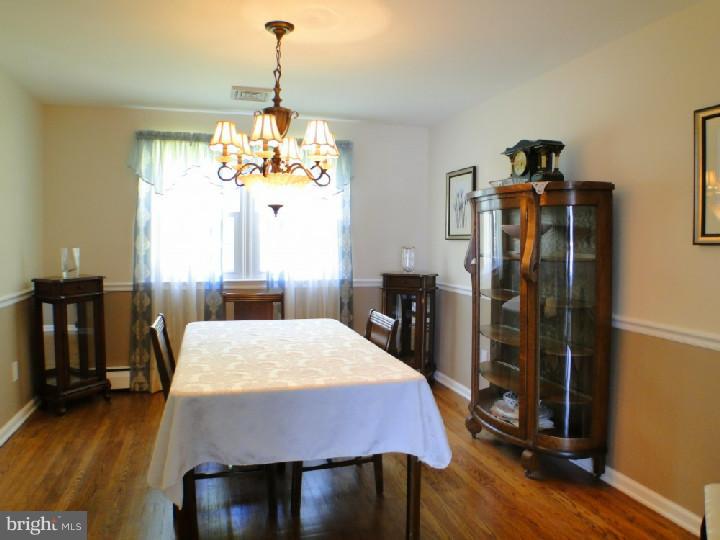 804 Roelofs Road Yardley, PA 19067 - Photo 8 of 25 Dining Room