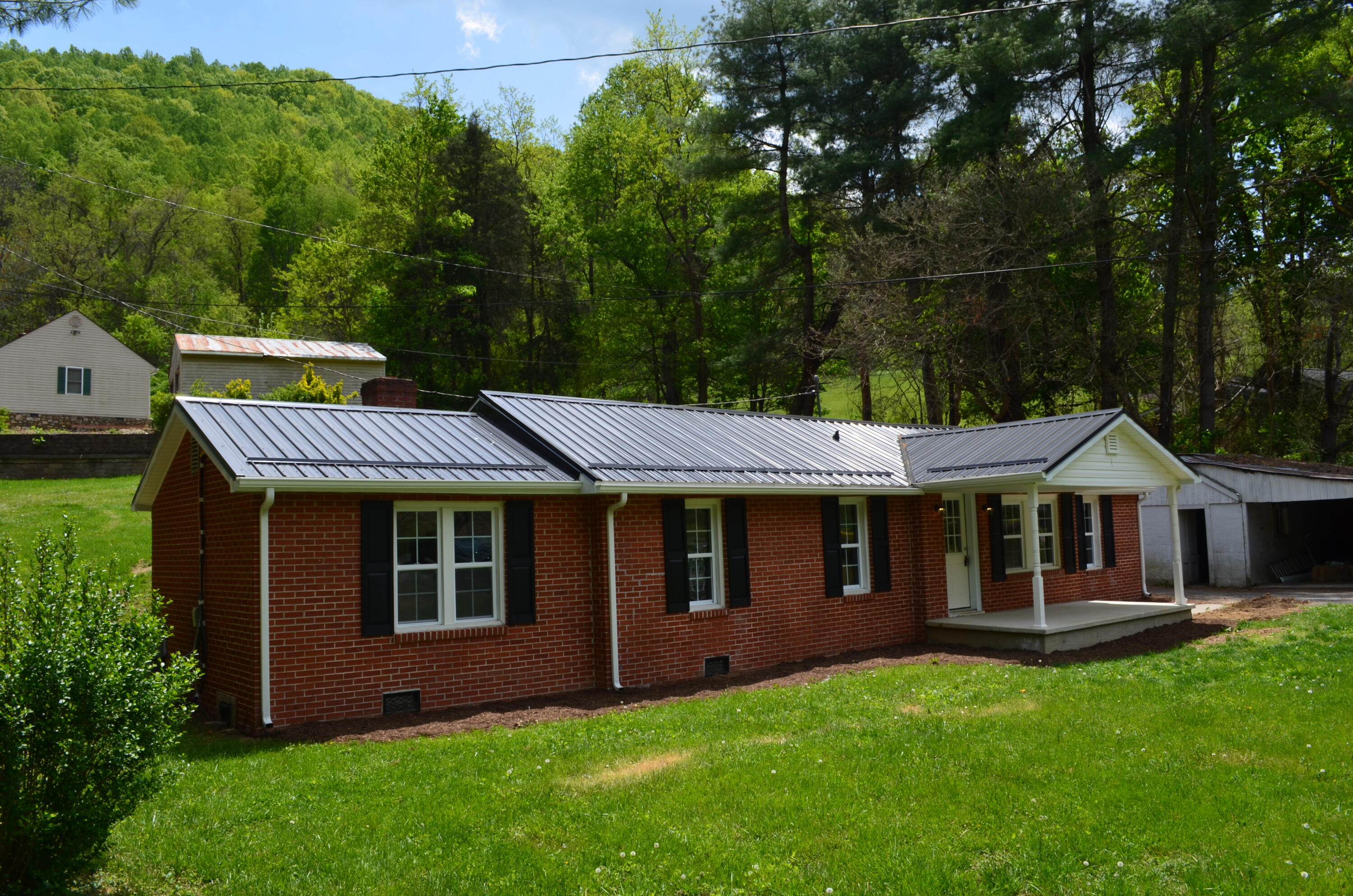 5933 Roanoke Road Shawsville, VA 24162 - Photo 3 of 33 DSC_0629