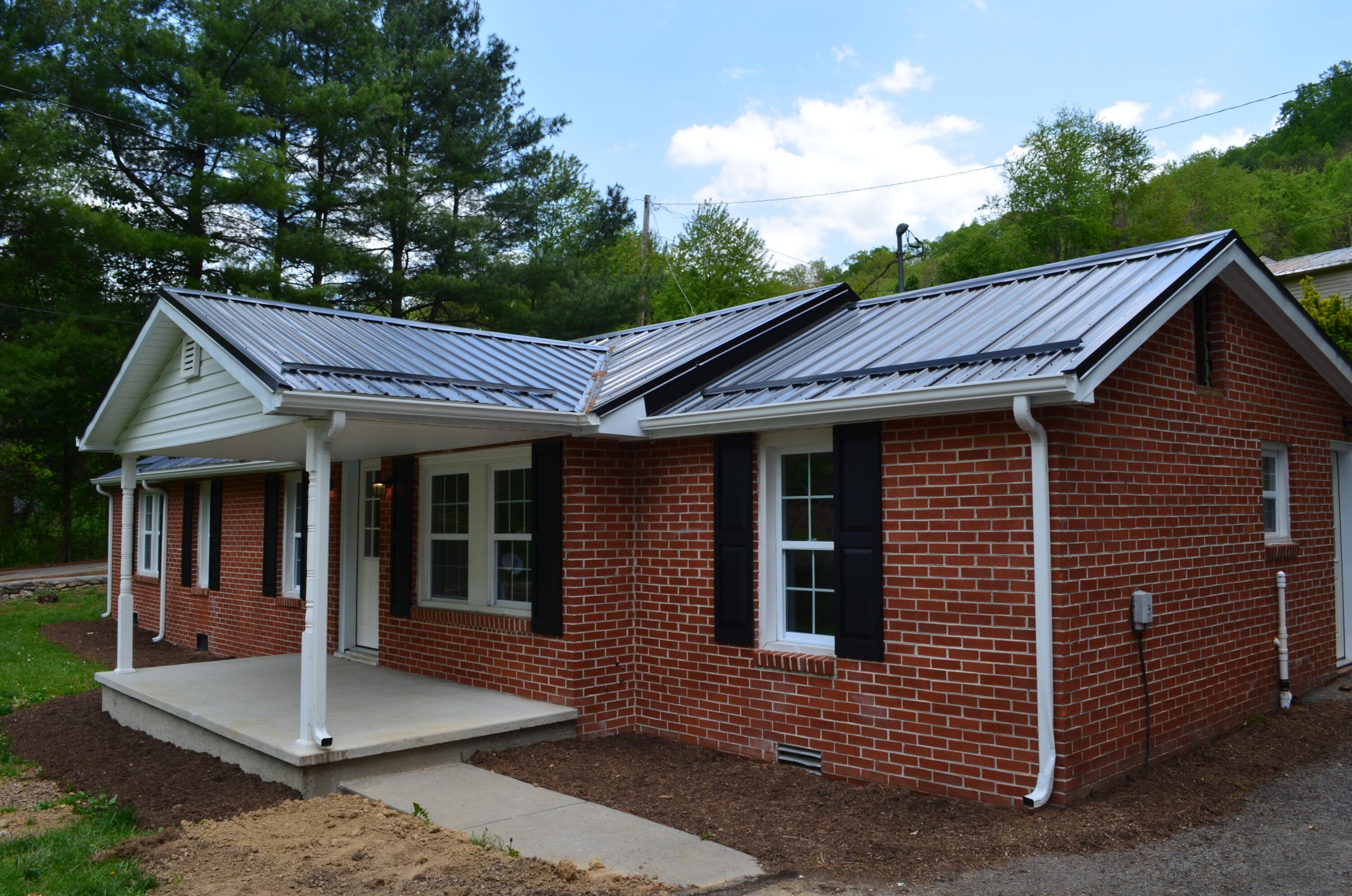 5933 Roanoke Road Shawsville, VA 24162 - Photo 6 of 33 DSC_0635