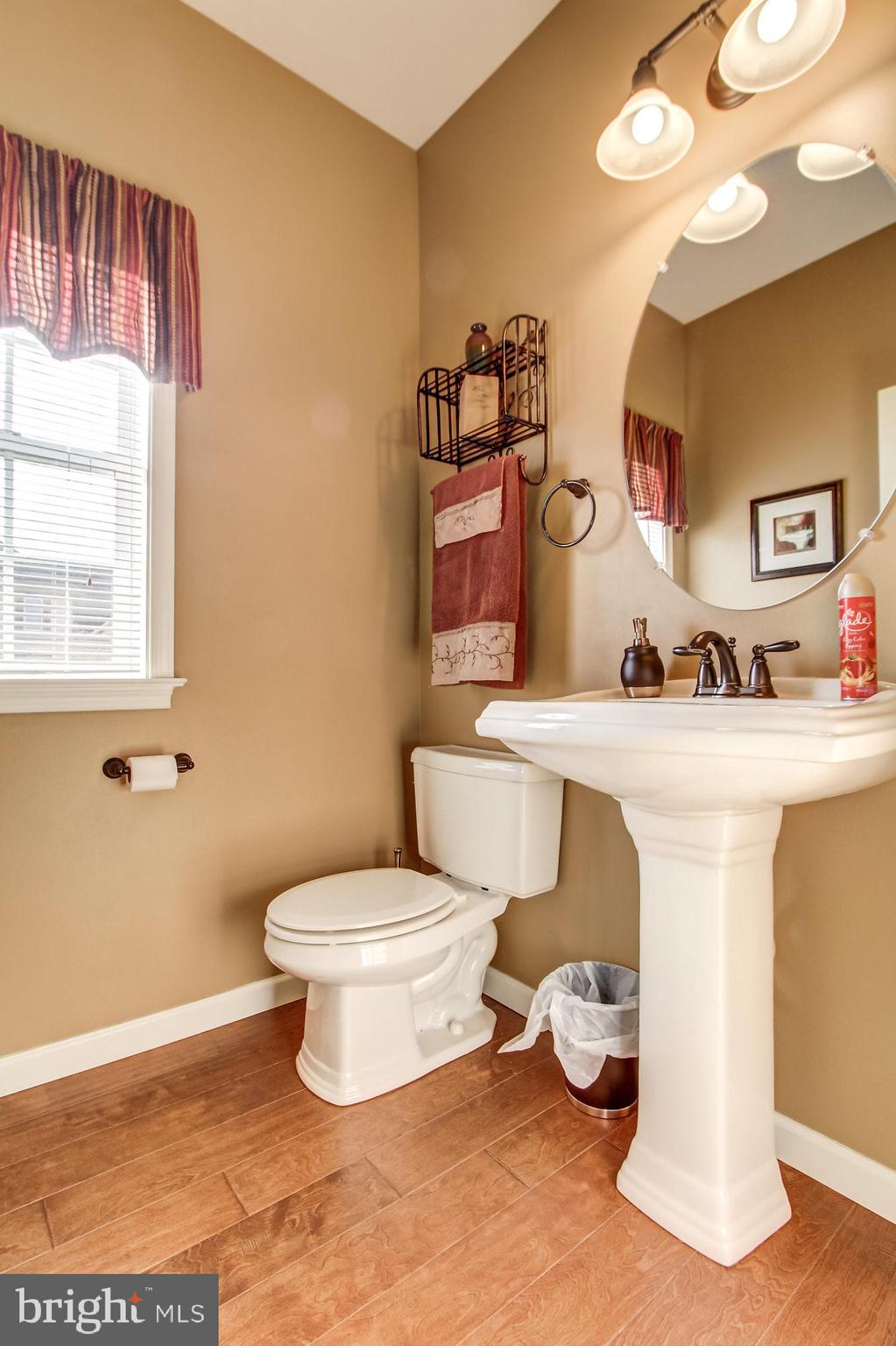 609 Chestnut Hill Road York, PA 17402 - Photo 4 of 27 Gallery Image 4