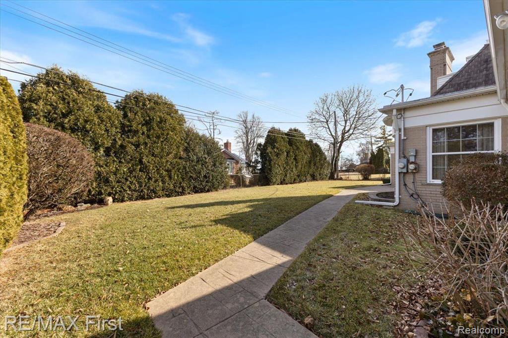 754 Shelden Road Grosse Pointe Shores, MI 48236 - Photo 38 of 44