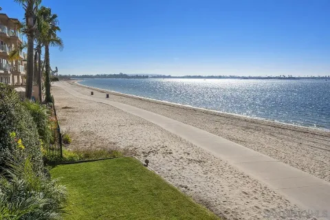 $3,655,000 | 3828 Riviera Drive, Unit 2B, San Diego, CA 92109