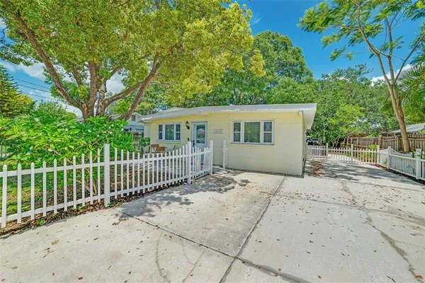 $3,300 | 4413 West Rogers Avenue, Tampa, FL 33611