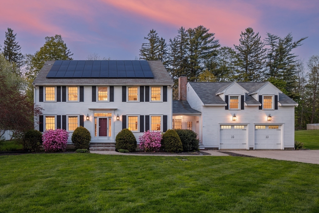 53 South Hampton Road Amesbury, MA 01913 - Photo 8 of 39 a front view of a house with a yard