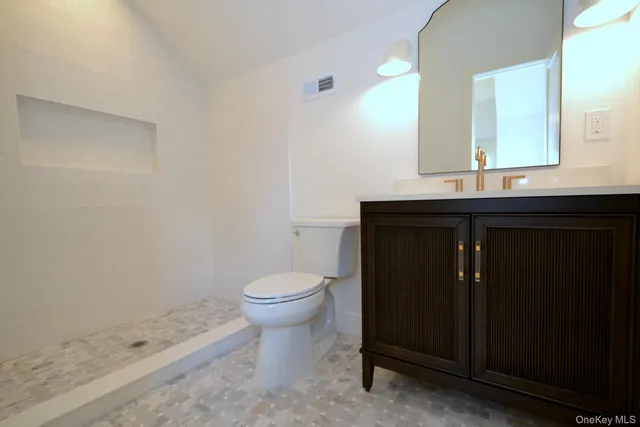 $1,049,000 | 188 Ralph Avenue, Babylon, NY 11702