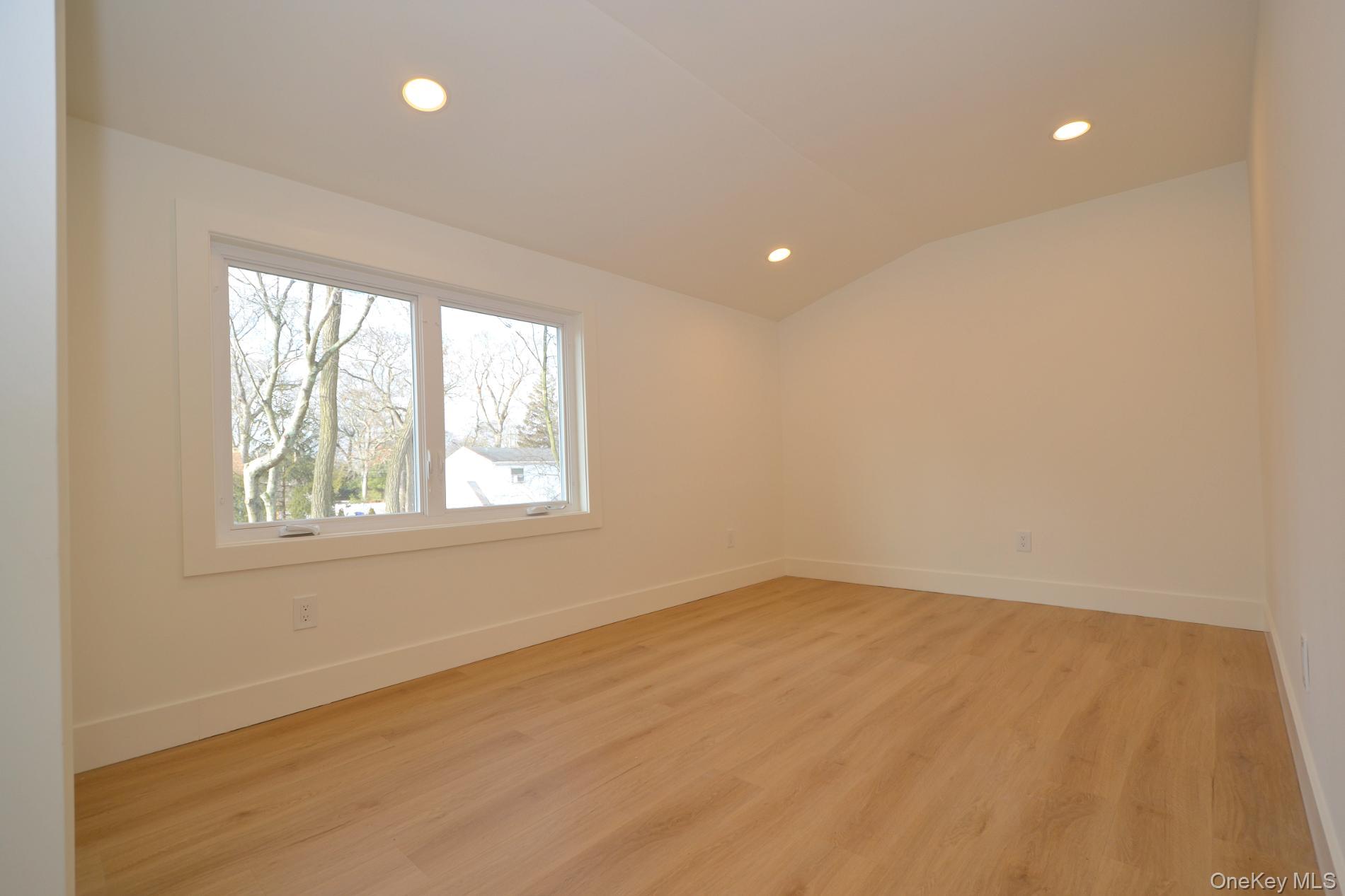 188 Ralph Avenue Babylon, NY 11702 - Photo 26 of 36