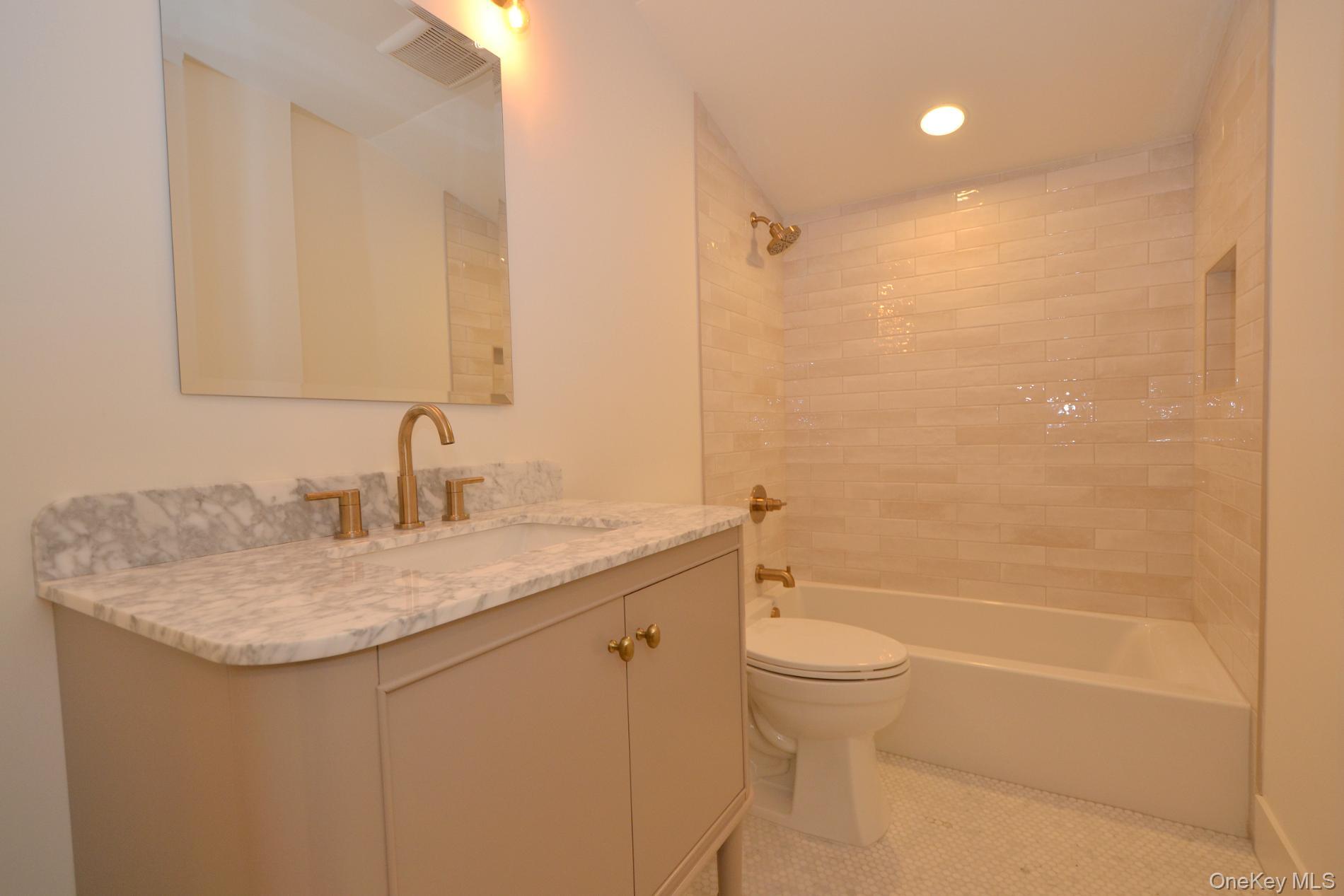 188 Ralph Avenue Babylon, NY 11702 - Photo 27 of 36