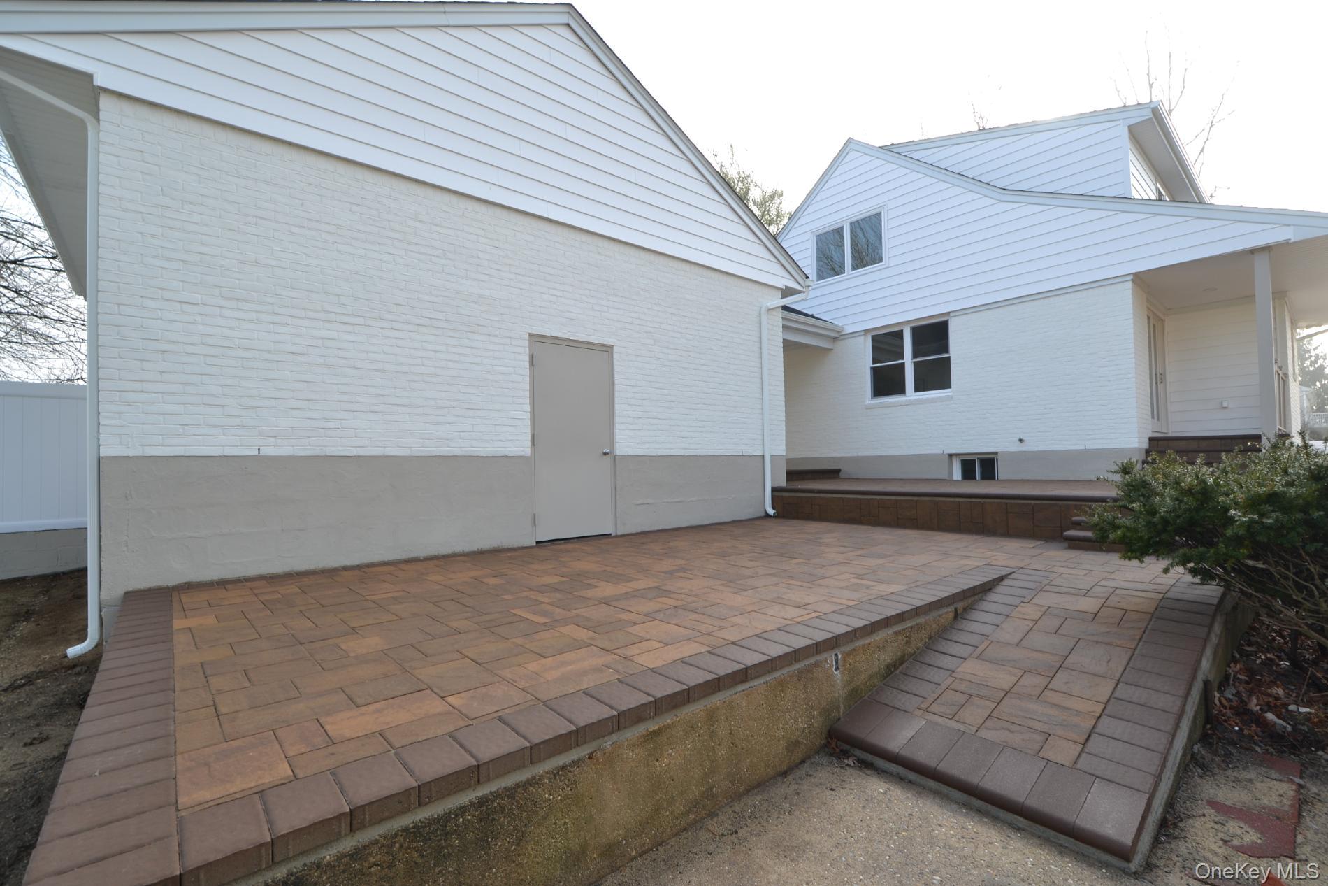 188 Ralph Avenue Babylon, NY 11702 - Photo 32 of 36