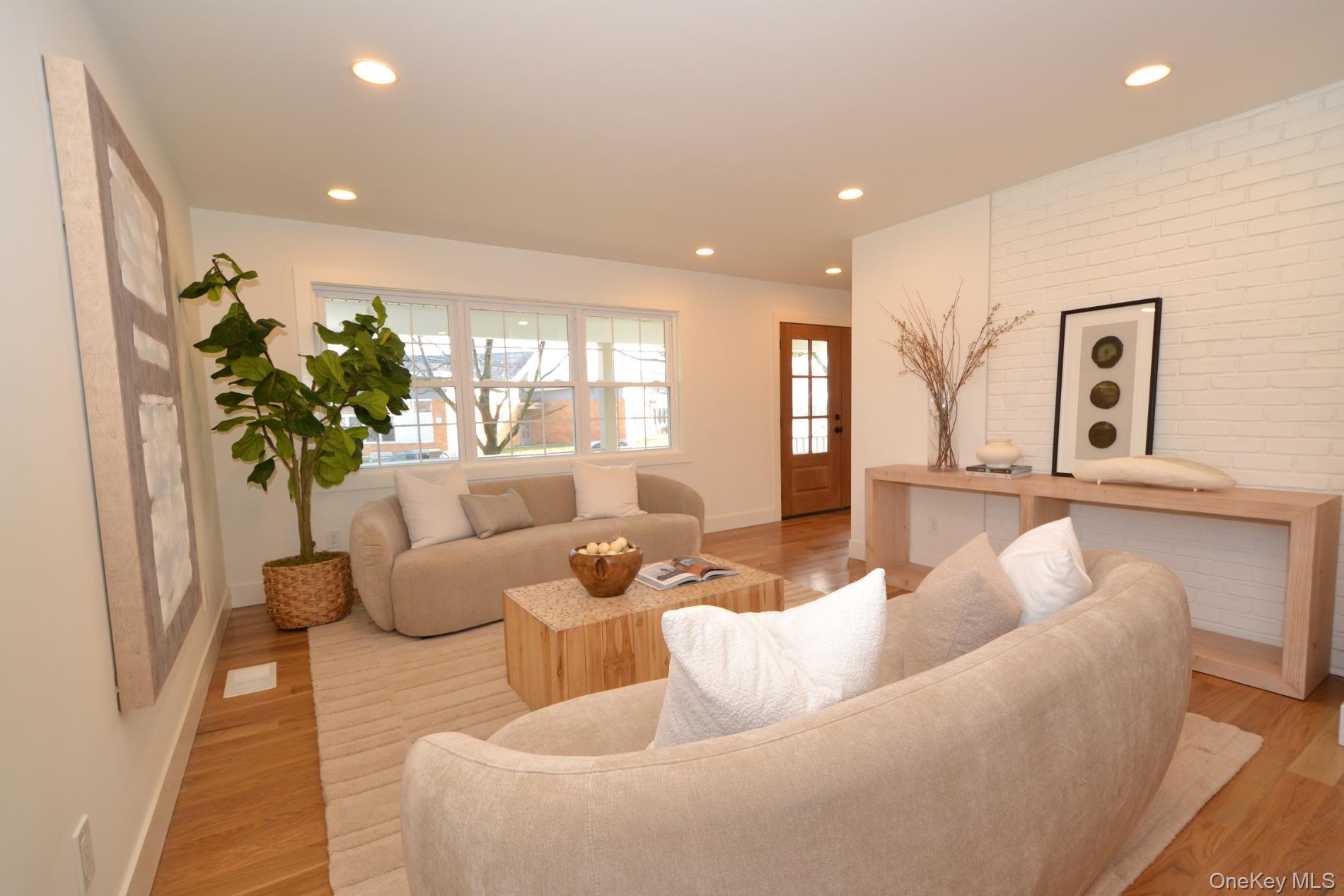 188 Ralph Avenue Babylon, NY 11702 - Photo 7 of 36