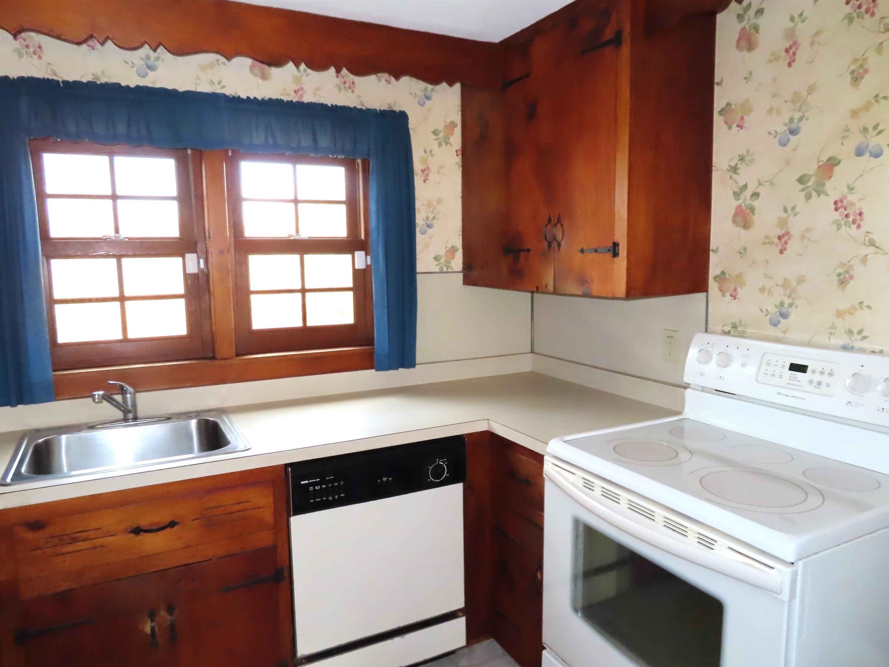 471 Chapman Road Keene, NH 03431 - Photo 6 of 50