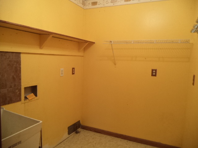 17529 Burr Oak Road Capron, IL 61012 - Photo 15 of 21 a bathroom with a shower