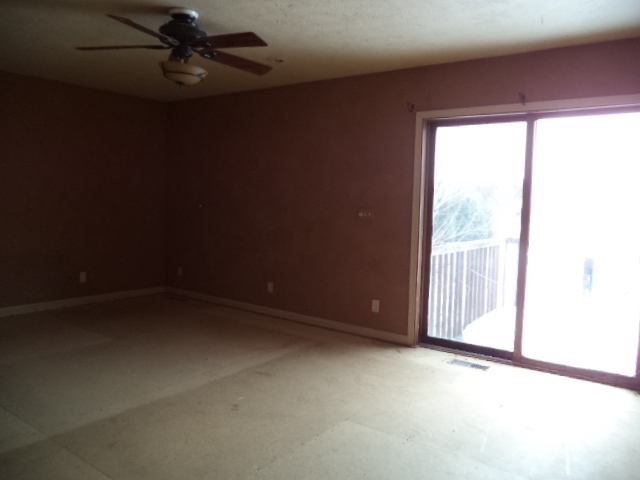 17529 Burr Oak Road Capron, IL 61012 - Photo 4 of 21 an empty room with a window