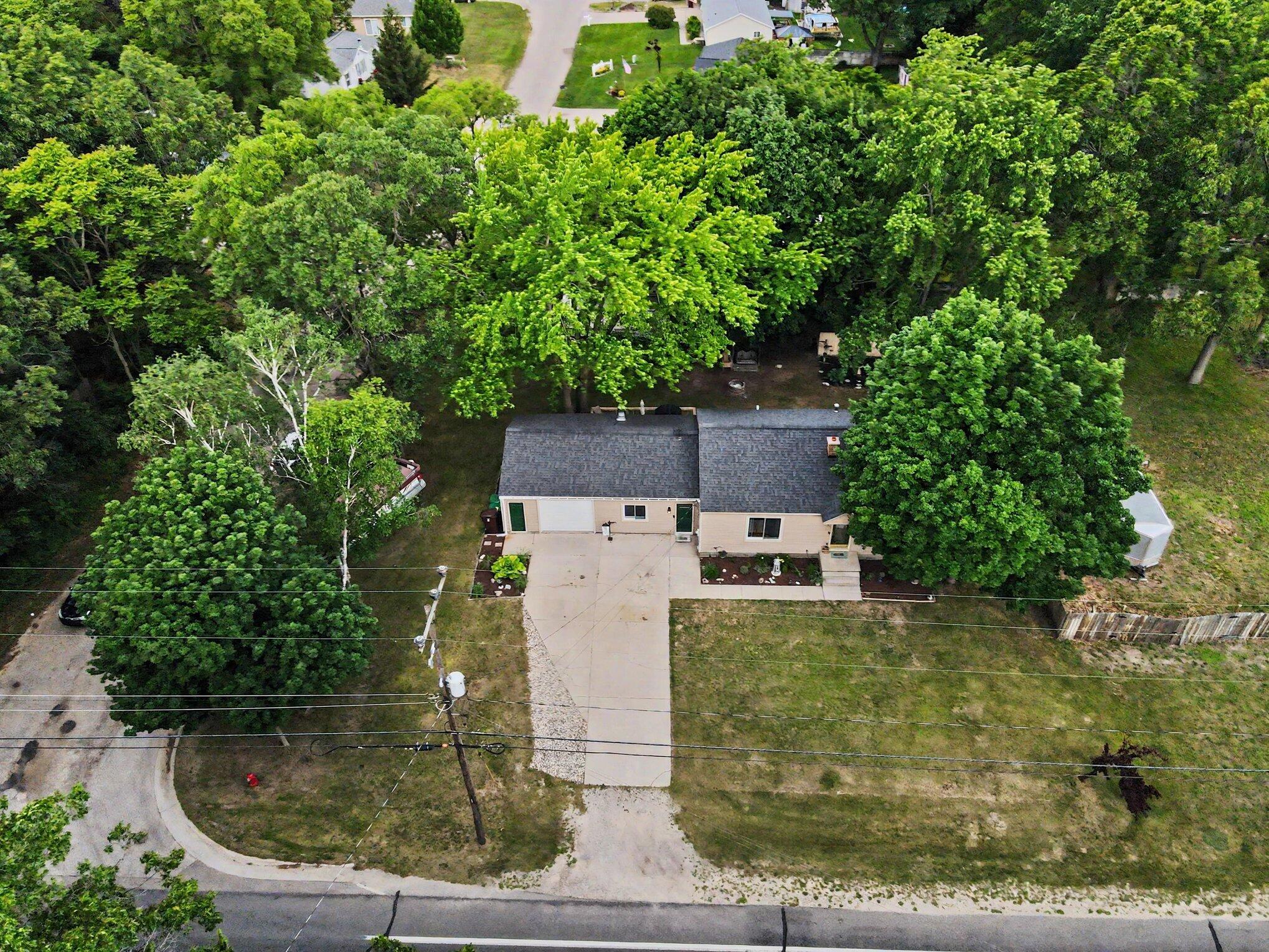 1363 Quarterline Road Muskegon, MI 49442 - Photo 21 of 22 027_file_9465