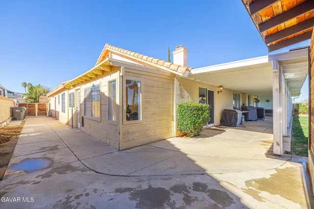 $3,300 | 42056 Jenny Lane, Lancaster, CA 93536