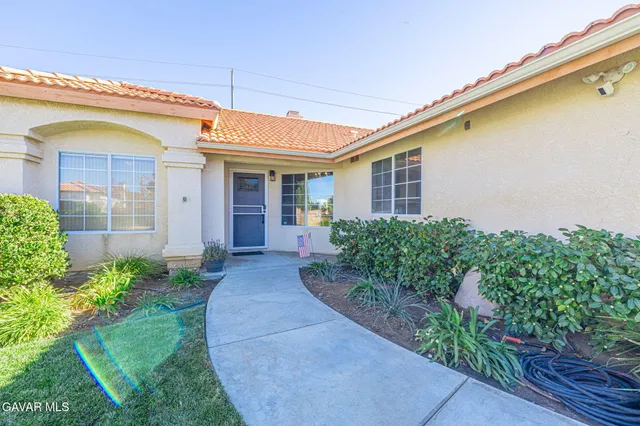 $3,300 | 42056 Jenny Lane, Lancaster, CA 93536